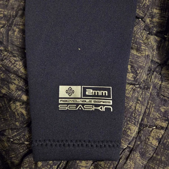 Men's SEASKIN Navy & Gray Rash Guard L - Picture 4 of 8